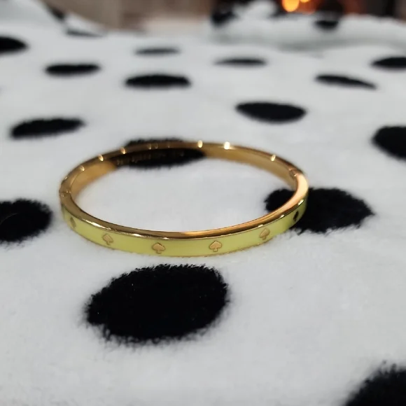 EUC Kate Spade Enamel Spade Hinged Bracelet - Picture 1 of 4